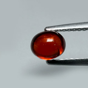 1.06カラットの天然オレンジレッドアルマンディンガーネット（5.9×4.8 mm・オーバルカット）