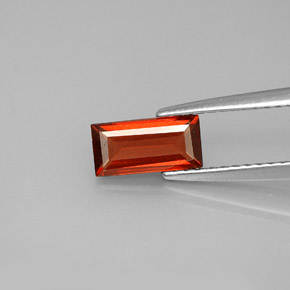 0.93カラットの天然レッドアルマンディンガーネット、バゲット、VS