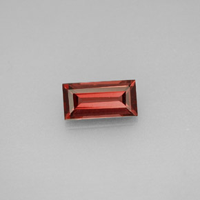 1.08カラットの天然レッドアルマンディンガーネット（7.9×4 mm・バゲット）