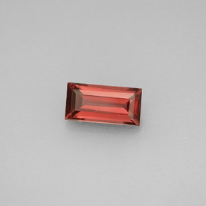 1.08カラットの天然レッドアルマンディンガーネット（7.9×4 mm・バゲット）