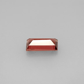 1.08カラットの天然レッドアルマンディンガーネット（7.9×4 mm・バゲット）