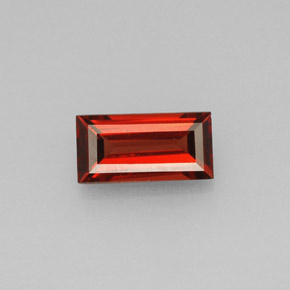0.96カラットの天然レッドアルマンディンガーネット（7.9×4 mm・バゲット）