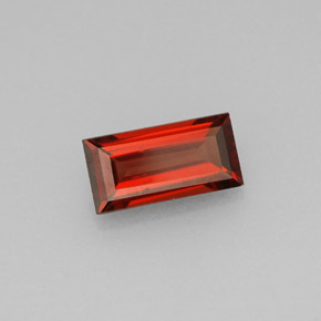 0.96カラットの天然レッドアルマンディンガーネット（7.9×4 mm・バゲット）