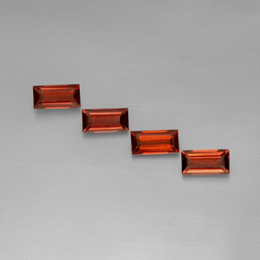 カラットの天然レッドアルマンディンガーネット（8.1×4 mm・バゲット）