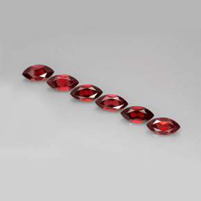 カラットの天然レッドアルマンディンガーネット（10.1×5.1 mm・マーキス）