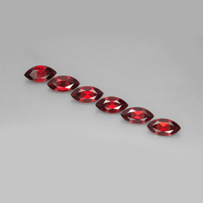カラットの天然レッドアルマンディンガーネット（10.1×5.1 mm・マーキス）