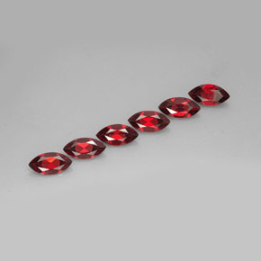 カラットの天然レッドアルマンディンガーネット（10.1×5.1 mm・マーキス）