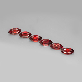 カラットの天然レッドアルマンディンガーネット（10.2×5.1 mm・マーキス）
