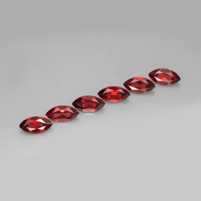 カラットの天然レッドアルマンディンガーネット（10.2×5.1 mm・マーキス）