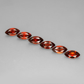 カラットの天然オレンジレッドアルマンディンガーネット（10.1×5.1 mm・マーキス）