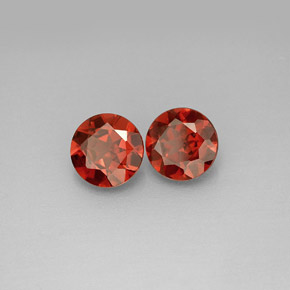 カラットの天然レッドアルマンディンガーネット（6.11 mm・ラウンドカット）