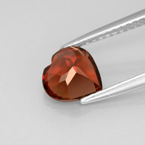 1.32カラットの天然レッドアルマンディンガーネット（7.1×7 mm・ハート型）