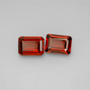 カラットの天然レッドアルマンディンガーネット（7×5.1 mm・エメラルドカット）