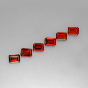 カラットの天然レッドアルマンディンガーネット（6.8×5 mm・エメラルドカット）