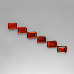 カラットの天然レッドアルマンディンガーネット（6.8×5 mm・エメラルドカット）