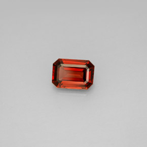 1.05カラットの天然レッドアルマンディンガーネット（6.8×4.8 mm・エメラルドカット）