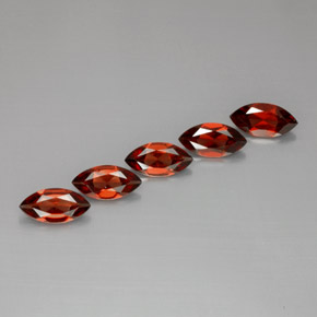 カラットの天然レッドアルマンディンガーネット（10×5 mm・マーキス）