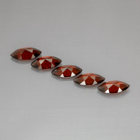 カラットの天然レッドアルマンディンガーネット（10×5 mm・マーキス）