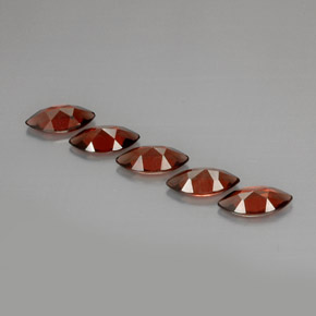カラットの天然レッドアルマンディンガーネット（10×5 mm・マーキス）