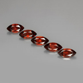 カラットの天然レッドアルマンディンガーネット（10×5.1 mm・マーキス）