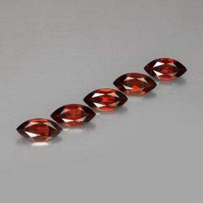 カラットの天然レッドアルマンディンガーネット（10×5.1 mm・マーキス）