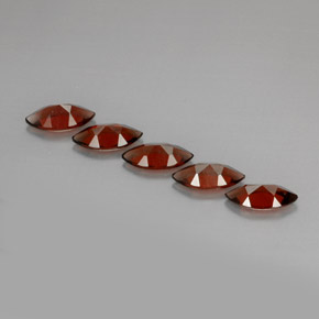 カラットの天然レッドアルマンディンガーネット（10×5.1 mm・マーキス）
