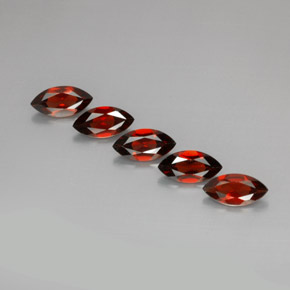 カラットの天然レッドアルマンディンガーネット（10.1×5.1 mm・マーキス）