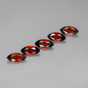 カラットの天然レッドアルマンディンガーネット（10.1×5.1 mm・マーキス）