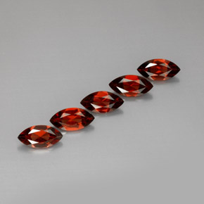 カラットの天然レッドアルマンディンガーネット（10.1×5.1 mm・マーキス）