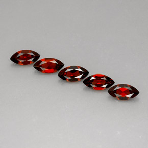 カラットの天然レッドアルマンディンガーネット（9.9×5 mm・マーキス）