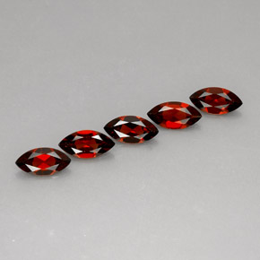 カラットの天然レッドアルマンディンガーネット（9.9×5 mm・マーキス）