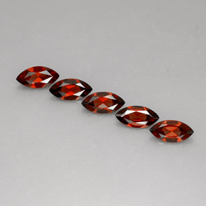 カラットの天然レッドアルマンディンガーネット（10×5 mm・マーキス）