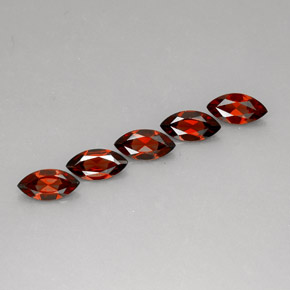 カラットの天然レッドアルマンディンガーネット（10×5 mm・マーキス）