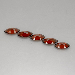 カラットの天然レッドアルマンディンガーネット（10×5 mm・マーキス）