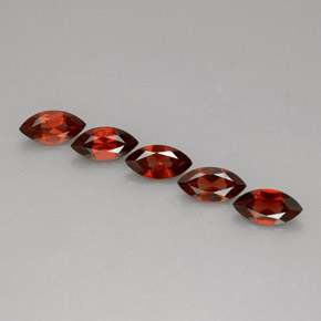 カラットの天然レッドアルマンディンガーネット（10.1×5.1 mm・マーキス）