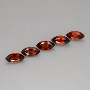 カラットの天然レッドアルマンディンガーネット（10.1×5.1 mm・マーキス）