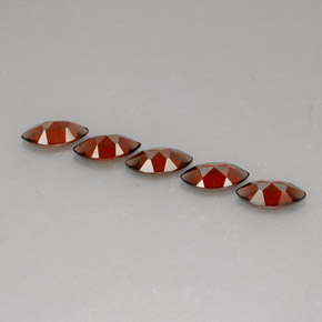 カラットの天然レッドアルマンディンガーネット（10.1×5.1 mm・マーキス）