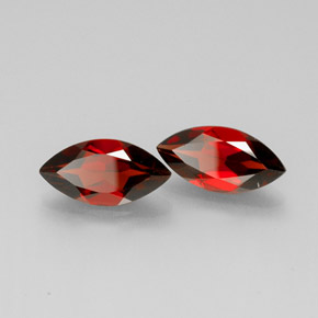 カラットの天然ディープレッドアルマンディンガーネット（13.9×7.1 mm・マーキス）