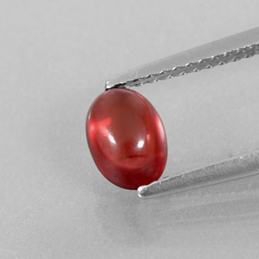 1.15カラットの天然レッドアルマンディンガーネット（6.8×4.9 mm・透明）