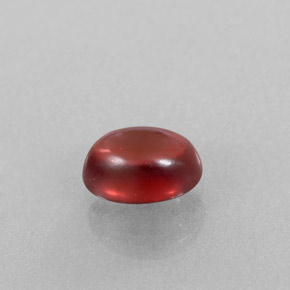 1.15カラットの天然レッドアルマンディンガーネット（6.8×4.9 mm・透明）