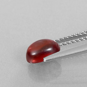 1.15カラットの天然レッドアルマンディンガーネット（6.8×4.9 mm・透明）