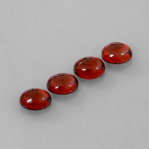 カラットの天然レッドアルマンディンガーネット（6.8×5.6 mm・透明）