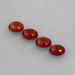 カラットの天然レッドアルマンディンガーネット（6.8×5.6 mm・透明）