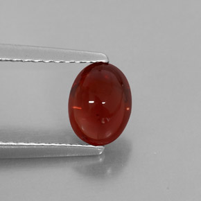 1.28カラットの天然レッドアルマンディンガーネット（6.7×5.1 mm・透明）