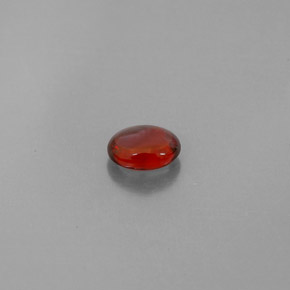 0.90カラットの天然レッドアルマンディンガーネット（6.3×4.9 mm・透明）