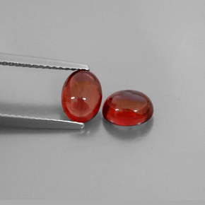 カラットの天然レッドアルマンディンガーネット（6.7×5.4 mm・透明）