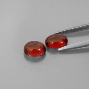 カラットの天然レッドアルマンディンガーネット（6.7×5.4 mm・透明）