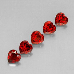カラットの天然ディープレッドアルマンディンガーネット（5.2×5.1 mm・ハート型）