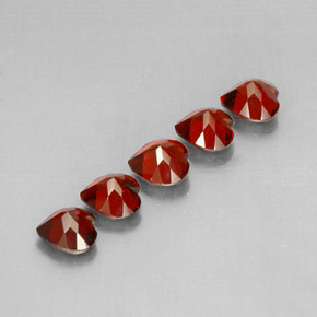 カラットの天然ディープレッドアルマンディンガーネット（5.2×5.1 mm・ハート型）