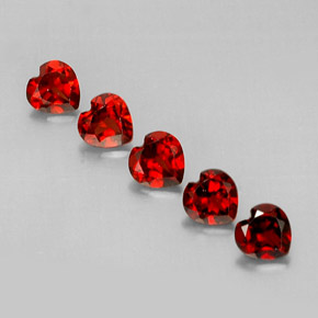 カラットの天然ディープレッドアルマンディンガーネット（5.1×5 mm・ハート型）